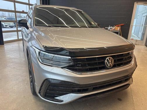 2023 Volkswagen Tiguan 2.0T SE R-Line Black
