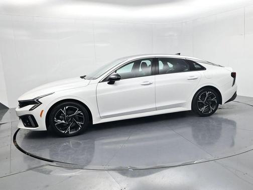 Snow White Pearl 2025 Kia K5 GT-Line