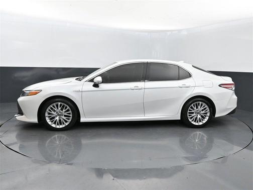 2019 Toyota Camry Hybrid XLE