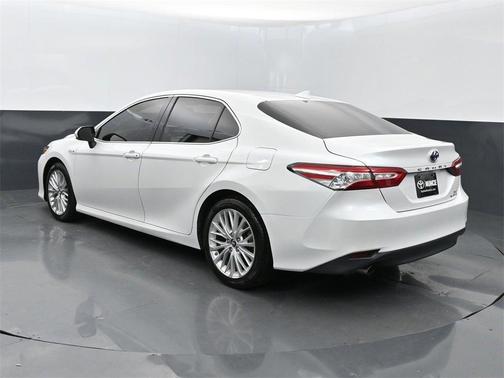 2019 Toyota Camry Hybrid XLE
