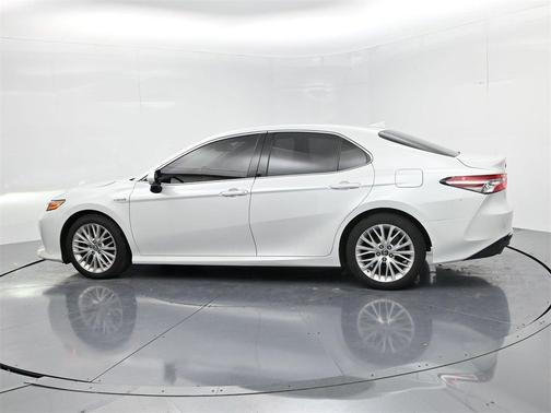 2019 Toyota Camry Hybrid XLE