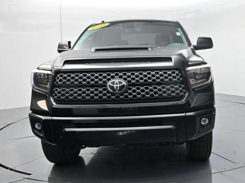 Midnight Black Metallic 2019 Toyota Tundra SR5