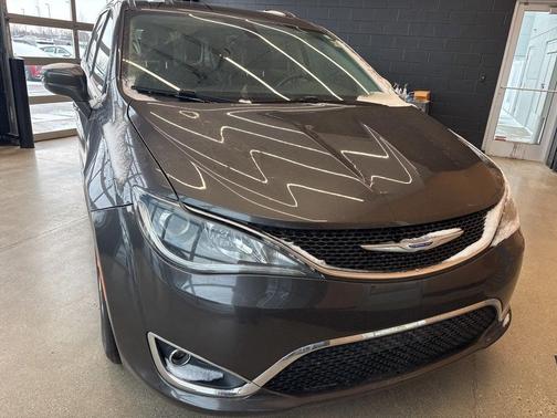 2019 Chrysler Pacifica Touring-L