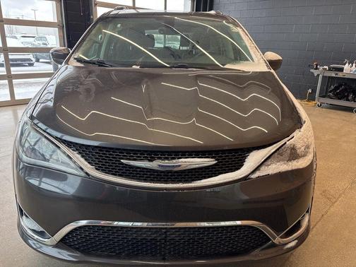 2019 Chrysler Pacifica Touring-L