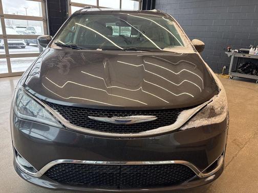 2019 Chrysler Pacifica Touring-L