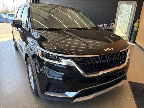 2024 Kia Carnival LX