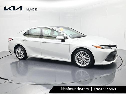 Pearl 2018 Toyota Camry XLE