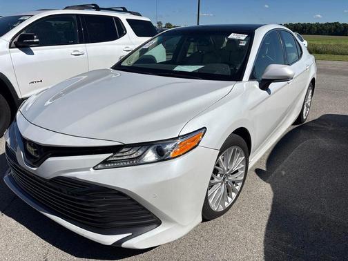 Pearl 2018 Toyota Camry XLE