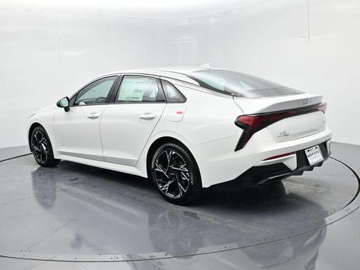 Snow White Pearl 2026 Kia K5 GT-Line