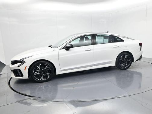 Snow White Pearl 2025 Kia K5 GT-Line