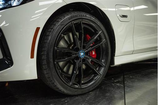 2023 BMW 330e xDrive