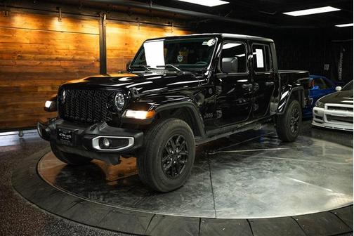 2023 Jeep Gladiator Sport