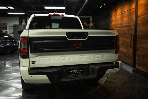 Glacier White 2025 Nissan Frontier PRO-4X