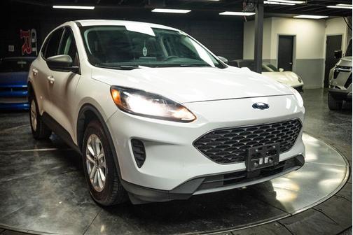 White 2022 Ford Escape SE