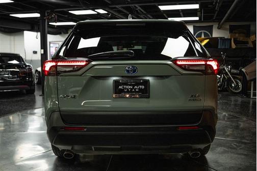 2021 Toyota RAV4 Hybrid XLE