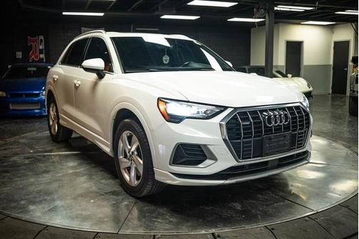 Ibis White 2020 Audi Q3 45 Premium