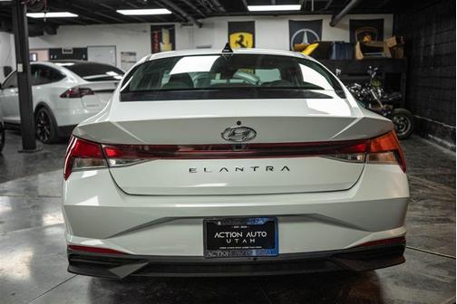 2022 Hyundai ELANTRA SEL