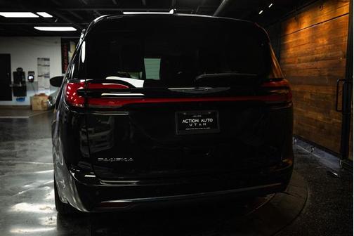 Black 2023 Chrysler Pacifica Touring-L