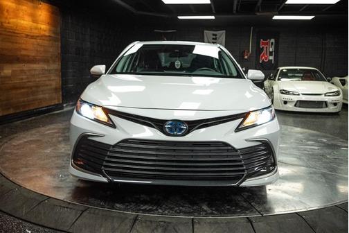 2022 Toyota Camry Hybrid LE