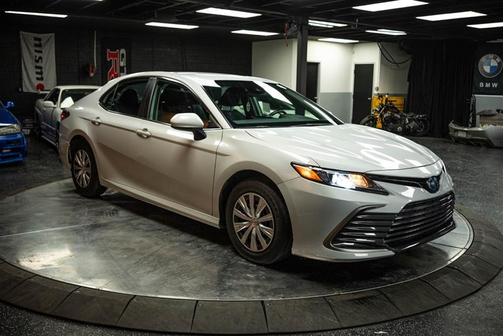 2022 Toyota Camry Hybrid LE