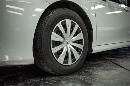 2022 Toyota Camry Hybrid LE
