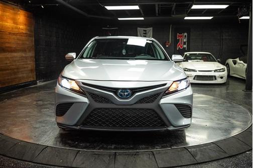 2020 Toyota Camry Hybrid SE
