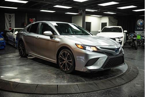 2020 Toyota Camry Hybrid SE
