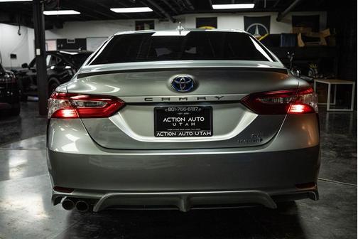 2020 Toyota Camry Hybrid SE