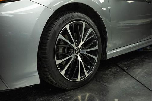 2020 Toyota Camry Hybrid SE