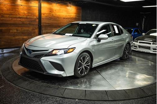 2020 Toyota Camry Hybrid SE