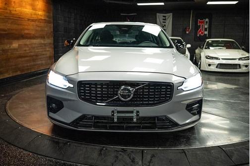 2024 Volvo S60 B5 Core Dark Theme