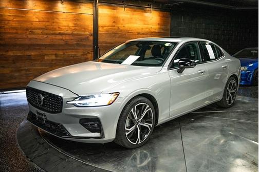 2024 Volvo S60 B5 Core Dark Theme
