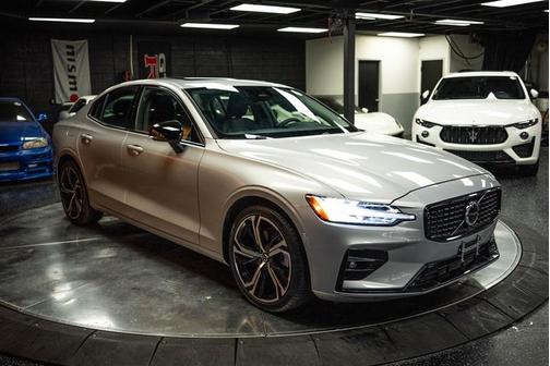 2024 Volvo S60 B5 Core Dark Theme