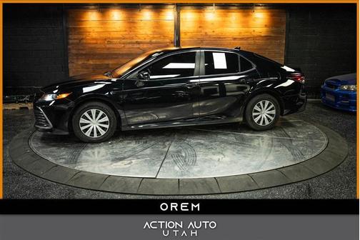 2022 Toyota Camry Hybrid LE