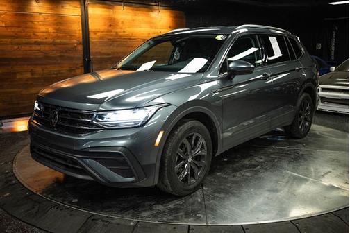Platinum Gray Metallic 2024 Volkswagen Tiguan 2.0T SE