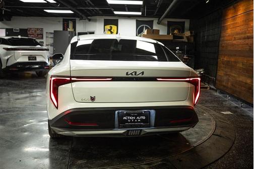 White 2025 Kia K4 LX