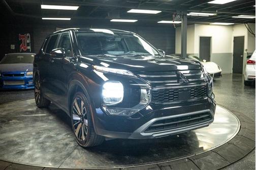 Black 2025 Mitsubishi Outlander SE/TRAIL EDITION