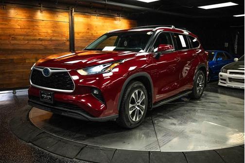 2022 Toyota Highlander Hybrid XLE