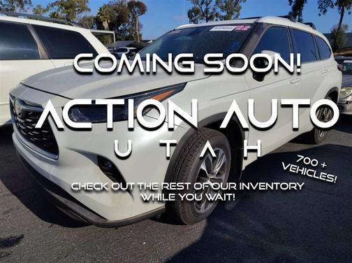 White 2022 Toyota Highlander XLE