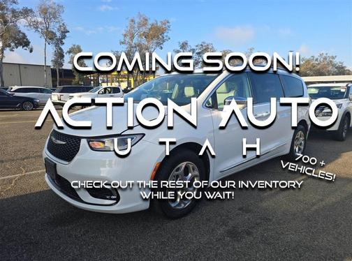 White 2021 Chrysler Pacifica Limited