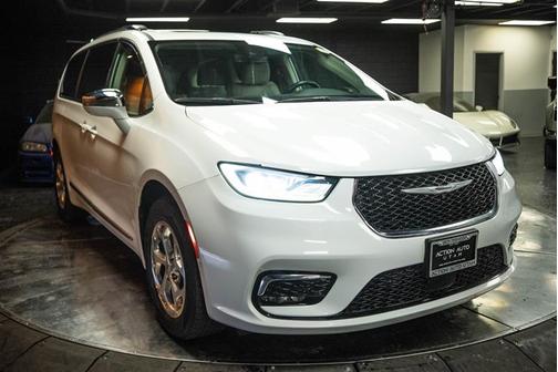 White 2021 Chrysler Pacifica Limited