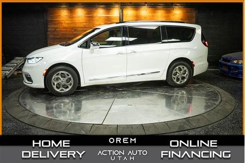 White 2021 Chrysler Pacifica Limited