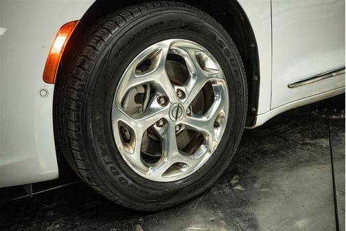 White 2021 Chrysler Pacifica Limited