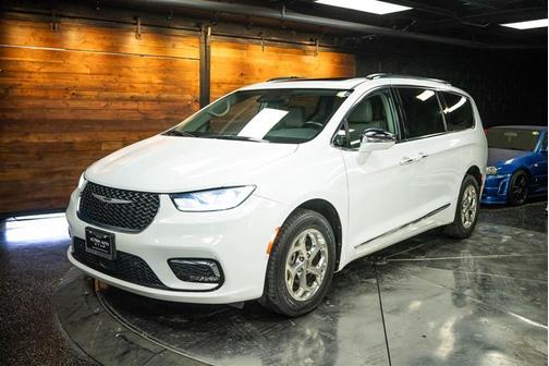 White 2021 Chrysler Pacifica Limited