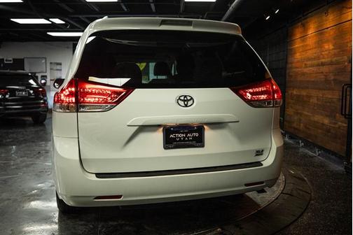 2012 Toyota Sienna XLE
