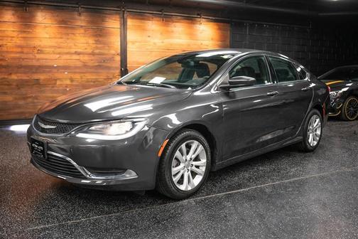 Photo 3 of 27 of 2015 Chrysler 200 Limited