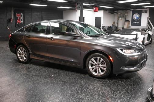 Photo 5 of 27 of 2015 Chrysler 200 Limited