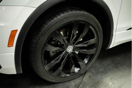 2021 Volkswagen Tiguan 2.0T SE R-Line Black