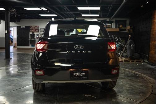 Black 2021 Hyundai VENUE SEL