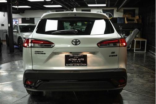 2023 Toyota Corolla Cross Hybrid SE